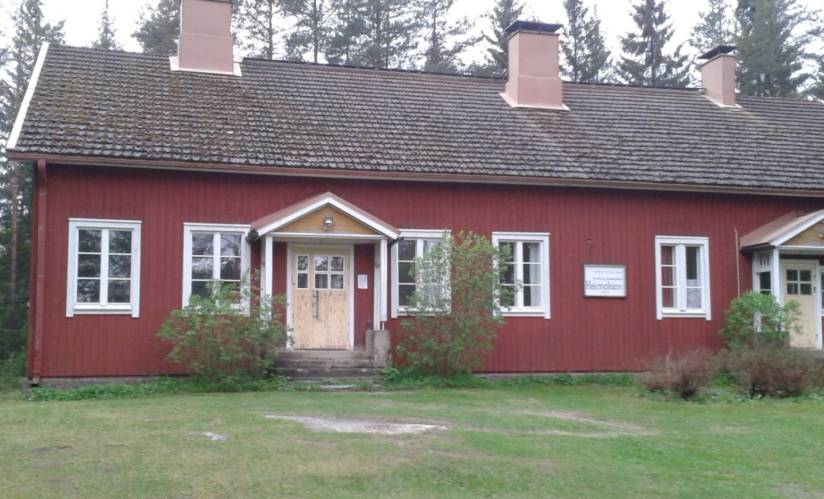 Juupajoen Karjala-Seuralle 1972 hankittu toimitalo Heimola sijaitsee osoitteessa Petääjärventie